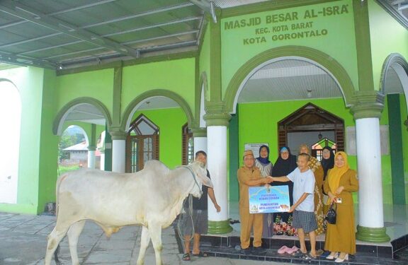 Adhan Bagikan Hewan Kurban ke Kecamatan, Lapas Klas II A Juga Ikut Kebagian