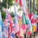 SEMARAK PIALA DUNIA - Warna-warni bendera negara peserta FIFA World Cup mulai ramai dijual, dan menjadi buruan pendukung pada helatan Piala Dunia Sepakbola 2026. (foto: mg/ gorontalopost)