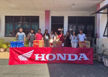 Peduli, Honda DAW Gelar CSR Pendidikan di SD GMIM 22 Wangurer 