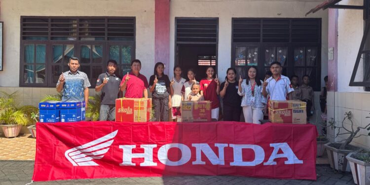Peduli, Honda DAW Gelar CSR Pendidikan di SD GMIM 22 Wangurer 