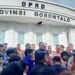 Para aksi saat melakukan dialog bersama dengan Gubernur Gorontalo, dan Ketua Deprov di depan Gedung Deprov, Senin (4/5/2026). (F. Diyanti/Gorontalo Post)