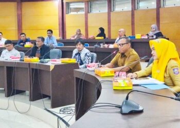 Komisi Penyiaran Indonesia Daerah (KPID), KIP, dan Dinas Kominfotik Provinsi Gorontalo hadir pada rapat kerja Komisi I DPRD dengan Dinas Kominfo dan Statistik, Senin (11/5). (Foto – Alfred Diskominfotik).