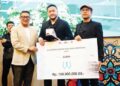 Wakil Wali Kota Gorontalo, Indra Gobel ketika menyerahkan hadiah kepada pemenang desain kantor wali kota, Jumat (15/5/2026). (Foto: Prokopim)