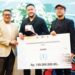 Wakil Wali Kota Gorontalo, Indra Gobel ketika menyerahkan hadiah kepada pemenang desain kantor wali kota, Jumat (15/5/2026). (Foto: Prokopim)