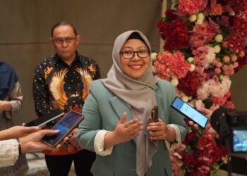 Pengadaan 45 Unit MacBook Deprov, Espin Tulie: Mendukung Digitalisasi