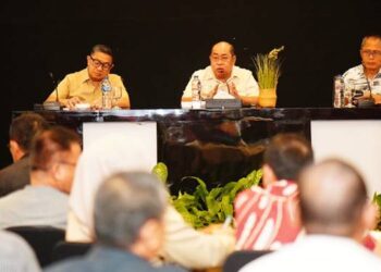 Suasana Rakorev penyelenggaraan pemerintahan, pembangunan dan kemasyarakatan yang dipimpin Wali Kota Gorontalo, Adhan Dambea.