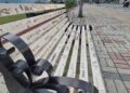 Salah satu fasilitas publik berupa kursi yang di sediakan pemerintah untuk digunakan sebagaimana mestinya, terlihat telah di coret-coret oleh oknum tak bertanggung jawab. (F. Natharahman/ Gorontalo Post)