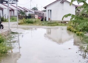 Genangan air di jalan Safa Marwah 7 yang sering dikeluhkan warga. (F. Istimewa)
