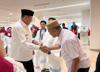Gubernur Gusnar Temui JCH Gorontalo di Bandara Hasanuddin, Tekankan Kompakan dna Fokus Ibadah