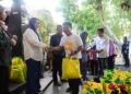 Peduli, Jelang Iduladha Rusli Habibie Salurkan 2500 Paket Sembako untuk Warga