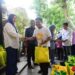 Peduli, Jelang Iduladha Rusli Habibie Salurkan 2500 Paket Sembako untuk Warga