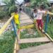 Jembatan penghubung antara Kelurahan Biawu dan Kelurahan Biowao, Kecamatan Kota Selatan, Kota Gorontalo, perlu di perbaiki. (F. Natharahman/ Gorontalo Post)