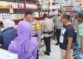 Personel Polres Gorontalo berhasil menyita ratusan produk kecantikan yang sudah kadaluwarsa serta kosmetik ilegal dari warung serta toko milik masyarakat.