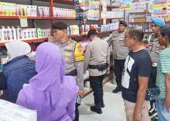 Personel Polres Gorontalo berhasil menyita ratusan produk kecantikan yang sudah kadaluwarsa serta kosmetik ilegal dari warung serta toko milik masyarakat.