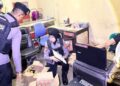Operasi rutin Tim 3P Dit Samapta Polda Gorontalo berhasil mengamankan puluhan botol miras di salah satu warung penjual miras.Ahad (10/5). Foto: Istimewa