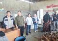 Sidak tim gabungan sejumlah instansi terkait di lingkungan Pemkab Bonbol serta aparat kepolisian pada sebuah pabrik illegal di Kawasan GORR Tapa, Bone Bolango, Jumat (8/5/2026). (Foto: Roy/Gorontalo Post).