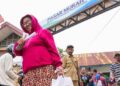 PERTAMINA MANTAP: Warga di Kota Kendari mengapresiasi program pasar murah dengan menyalurkan ribuan paket sembako bersubsidi. (foto: dok-pertamina)