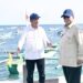 Presiden Republik Indonesia Prabowo Subianto bersama Menteri KKP dan Gubernur Gorontalo Gusnar Ismail saat meninjau lokasi Tambatan Perahu Olalo. (Foto : Biro Pers Kepresidenan).