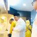 SATU ABAD - Wali Kota Gorontalo Adhan Dambea melihat koleksi Museum Aloei Saboe di RS Aloei Saboe Kota Gorontalo, dalam peringatan Satu Abad RSAS. (foto: gorontalo post)