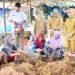 Gubernur Gorontalo Gusnar Ismail melihat langsung sentra produksi rumput laut di Desa Ilodulunga, Kecamatan Anggrek, Kabupaten Gorontalo Utara, Selasa (19/5/2026). (Foto : Dok-Diskominfotik/Mila)