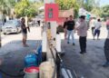 Personel Polres Boalemo saat melakukan penertiban dan pengawasan di lokasi SPBU Tilamuta.
