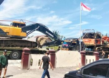 Tiga unit alat berat jenis excavator berhasil diamankan oleh Polres Pohuwato beserta Subdit 4 Tipidter Polda Gorontalo.