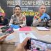 Direktur Polisi Perairan dan Udara Polda Gorontalo, Kombes Pol. Devy Firmansyah,saat memberikan keterangan persnya terkait penangkapan penyelundupan bahan kimia jenis sianida melalui jalur laut. Rabu (6/5). Foto: Natharahman/Gorontalo Post.