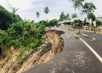Longsor Jalan Trans Sulawesi di Desa Bakti Mulai Ditangani, Warga Masih Diliputi Kekhawatiran