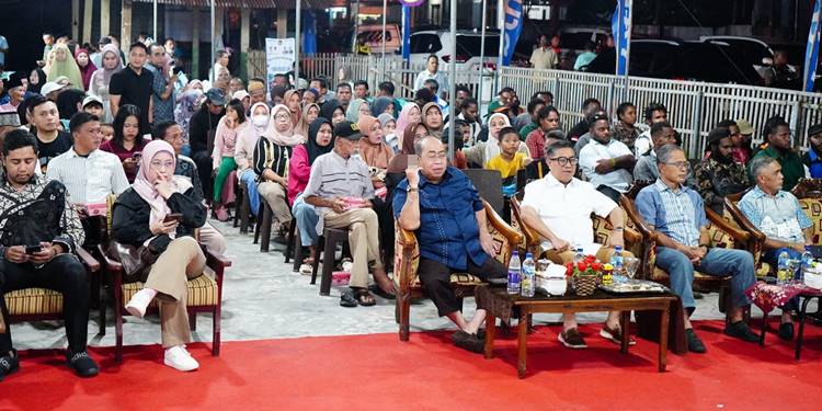Wali Kota Gorontalo, Adhan Dambea dan Wawali Indra Gobel pada kegiatan silaturahmi Pemerintah Kota Gorontalo dengan warga Kelurahan Wongkaditi Barat, Senin (18/5/2026) (FoTo: ProkoPim)