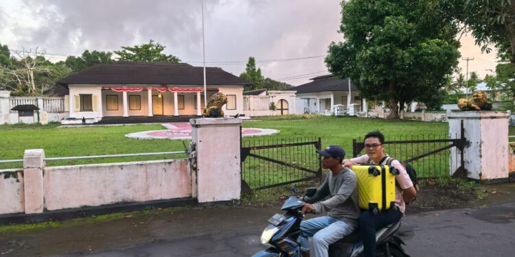 Masuk Istana