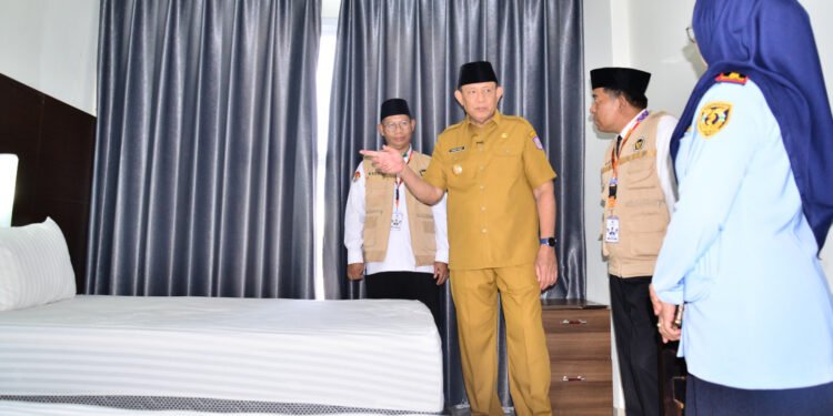 Dikukuhkan Gubernur Gusnar, 150 PPIH Tangani CJH Gorontalo
