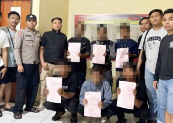 Enam warga Pohuwato resmi ditetapkan sebagai tersangka dan telah dilakukan penahanan terkait dengan dugaan pengrusakan saat demonstrasi di wilayah Desa Milangodaa, Kecamatan Popayato Timur.