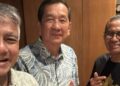 Bambang, tengah, usai makan malam.--