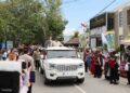 Pengamanan ketat apparat kepolisian dan TNI saat Presiden Prabowo menyapa warga dari atas mobil kenegaraannya, Rabu (24/6/2026)