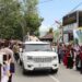 Pengamanan ketat apparat kepolisian dan TNI saat Presiden Prabowo menyapa warga dari atas mobil kenegaraannya, Rabu (24/6/2026)