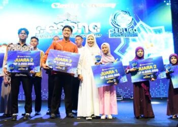 BANGKITKAN UMKM- Wagub Idah Syahidah RH foto bersama dengan pemenang lomba pada kegiata Pesona Serligo 2026 yang digagas Bank Indonesia Gorontalo, Senin (22/6) malam. (foto: dok-diskominfotik/nova)