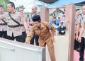 Kapolres Boalemo, AKBP Sigit Rahayudi,S.I.K. beserta Ketua Bhayangkari Cabang Boalemo, Ny. Gita Sigit Rahayudi dan para PJU serta masyarakat Desa Lamu, meresmikan penyaluran air bersih bagi masyarakat.