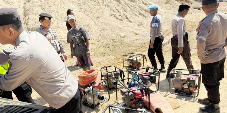 Personel Polres Pohuwato melakukan penertiban di lokasi PETI yang ada di Kecamatan Dengilo, di mana 11 Alkon disita bersama barang bukti lainnya.