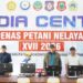 Gubernur Gusnar Ismail dan Wagub Idah Syahidah Rusli Habibie meninjau Media Center PENAS Petani Nelayan ke-XVII yang berada di kompleks GOR David-Tonny, Limboto, Ahad (14/6/2026). (Foto : Dok-Pemprov/valen)