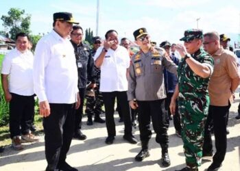 Gubernur Gusnar Ismail bersama Forkopimda Provinsi Gorontalo meninjau lokasi Gelar Teknologi PENAS ke-XVII di Kecamatan Limboto, Kabupaten Gorontalo, Rabu (17/6/2026). (Foto : Diskominfotik/Haris)