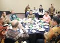 Gubernur Gorontalo Gusnar Ismail semeja bersama para gubernur se sulawesi, dan Menteri Dalam Negeri Tito Karnavian, dalam kegiatan apresiasi Pemerintah Daerah di Kendari, Sulawesi Tenggara, baru-baru ini. (Foto : Istimewa)