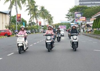 PT Daya Adicipta Wisesa (DAW) bersama komunitas pecinta Honda Scoopy menggelar kegiatan bertajuk "Scoopy Your Mode, Your Ride" di kawasan Megamas, Manado. (foto: dok-daw)