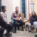 Seorang lansia yang ditemukan warga hilang arah di wilayah Pentadio Barat Kabupaten Gorontalo diantarkan petugas kepolisian ke rumah keluargannya.