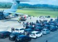 MENYAMBUT PRESIDEN- Perlengkapan kunjungan kerja Presiden RI bersama tim Kepresidenan tiba dengan pesawat Hercules di Bandara Djalaludin Gorontalo, Rabu (24/6). Mobil Maung RI 1 juga turut diturunkan dari dalam pesawat. (foto: istimewa/gorontaloprov.go.id)