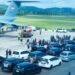 MENYAMBUT PRESIDEN- Perlengkapan kunjungan kerja Presiden RI bersama tim Kepresidenan tiba dengan pesawat Hercules di Bandara Djalaludin Gorontalo, Rabu (24/6). Mobil Maung RI 1 juga turut diturunkan dari dalam pesawat. (foto: istimewa/gorontaloprov.go.id)