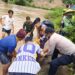 Personel Polsek Taluditi dan Personel TNI membantu proses evakuasi seorang warga yang ditemukan meninggal dunia di Sungai Malango, Dusun I Desa Malango, Kecamatan Taluditi, Minggu (14/6/2026).