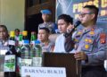 Sejumlah barang bukti miras berbagai jenis merek yang berhasil diamankan jajaran Polres Bone Bolango. Senin (8/6) (foto: Natharahman/Gorontalo Post).