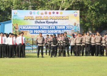 Karo Ops Polda Gorontalo Kombes Pol. Pramono Jati, S.I.K., M.T. memimpin Apel Gelar Pasukan dalam rangka pengamanan PENAS XVII Tahun 2026, Rabu (17/6/2026).