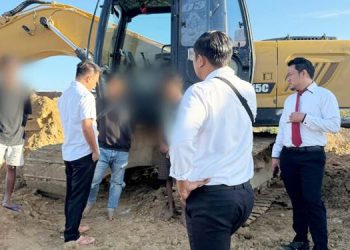 Satu unit alat berat Excavator diamankan Petugas kepolisian Polres Pohuwato saat digunakan untuk melakukan aktivitas PETI di Desa Teratai, Kecamatan Marisa, Kabupaten Pohuwato, Senin (29/6/2026).