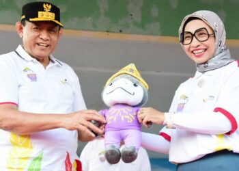 Gubernur Gusnar Ismail pada peresmian Gorontalo menjadi tuan rumah Pekan Nasional (PENAS) Petani dan Nelayan. (foto: dok-pemprov)